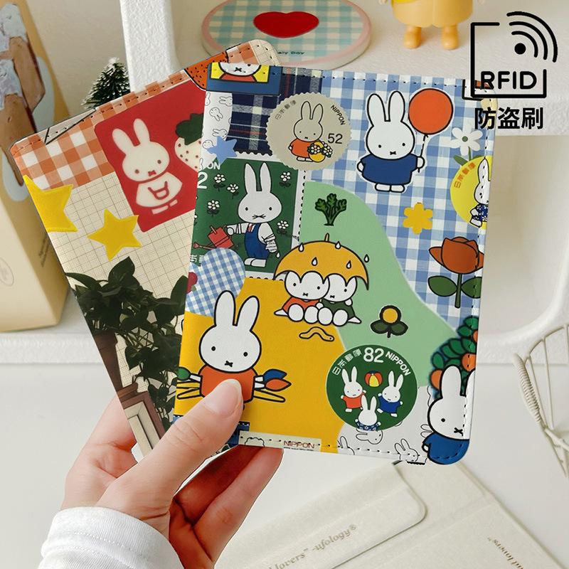 Porta Carte d'Identità Miffy C - Travel Accessories Holder recensione e prezzo