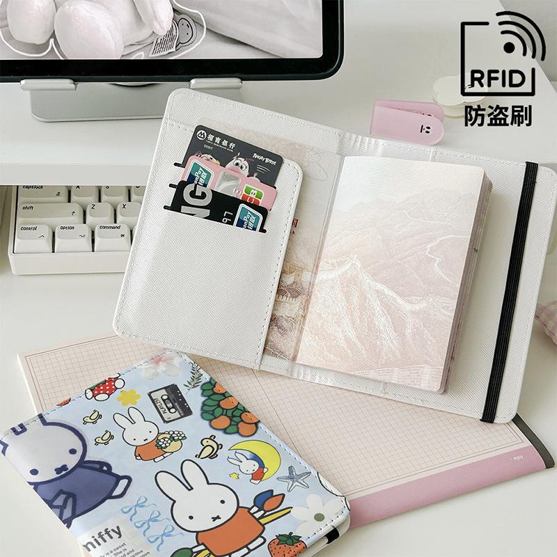 Porta Carte d'Identità Miffy C - Travel Accessories Holder recensione e prezzo